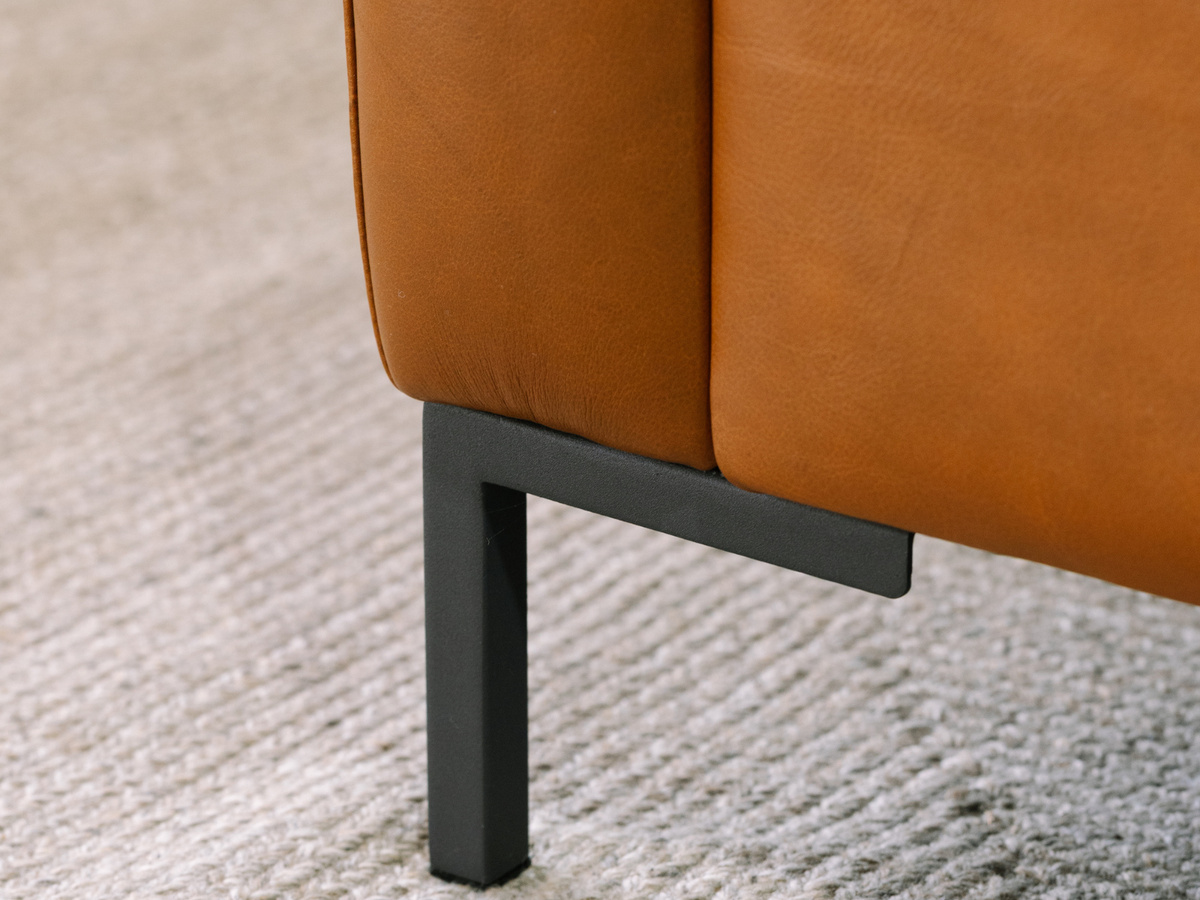 Delta 2.1 Couch in leather